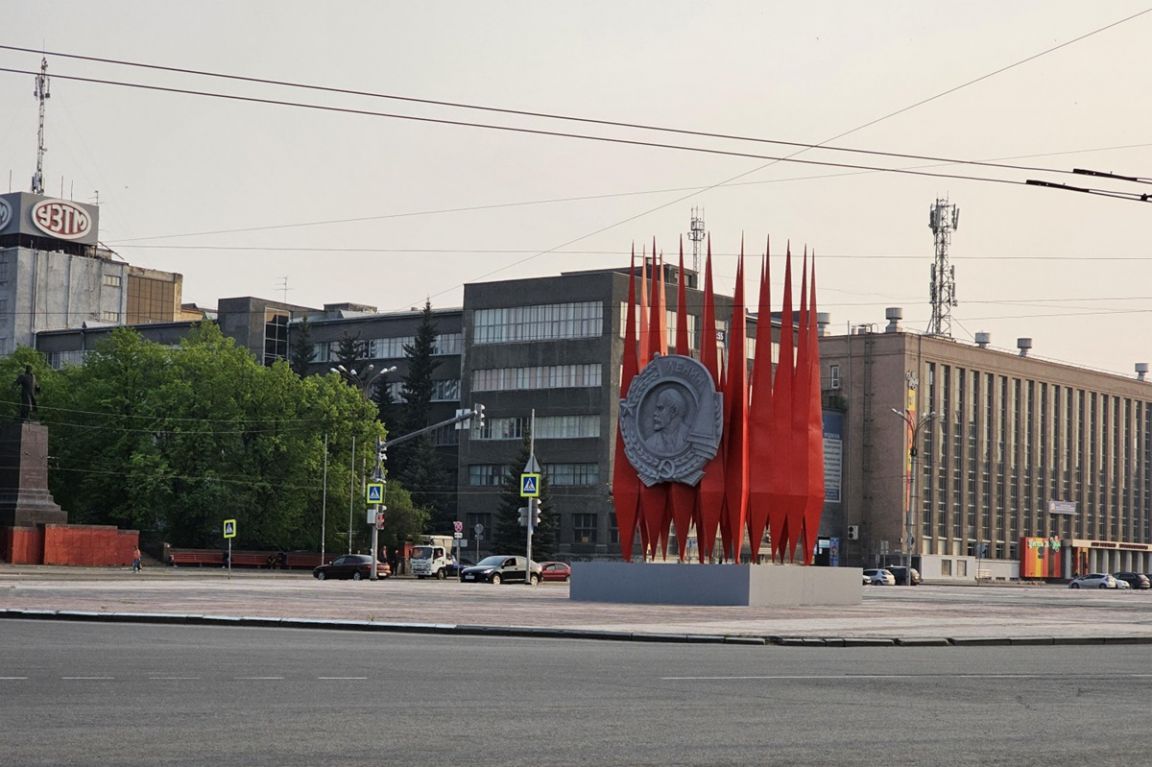 В Екатеринбурге отказались от идеи создания пешеходной зоны на площади  Первой Пятилетки - «Уральский рабочий»